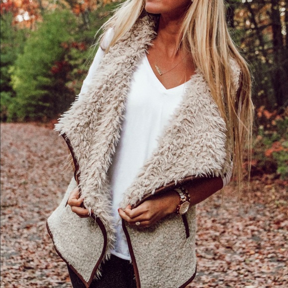 LAST ONE LEFT NWT Faux Fur Vest - Picture 4 of 4